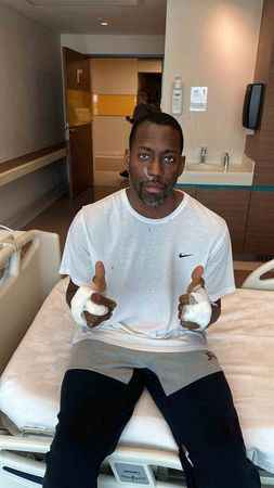Basketbolcu Bryant Dunston’un kullandığı aracın üzerine tır dorsesi devrildi